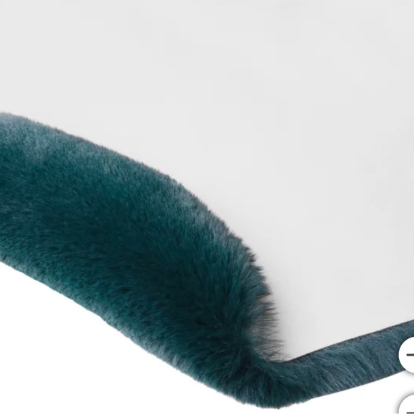 Animal Shape Faux Fur Rug 🐢 - Picture 4 of 6